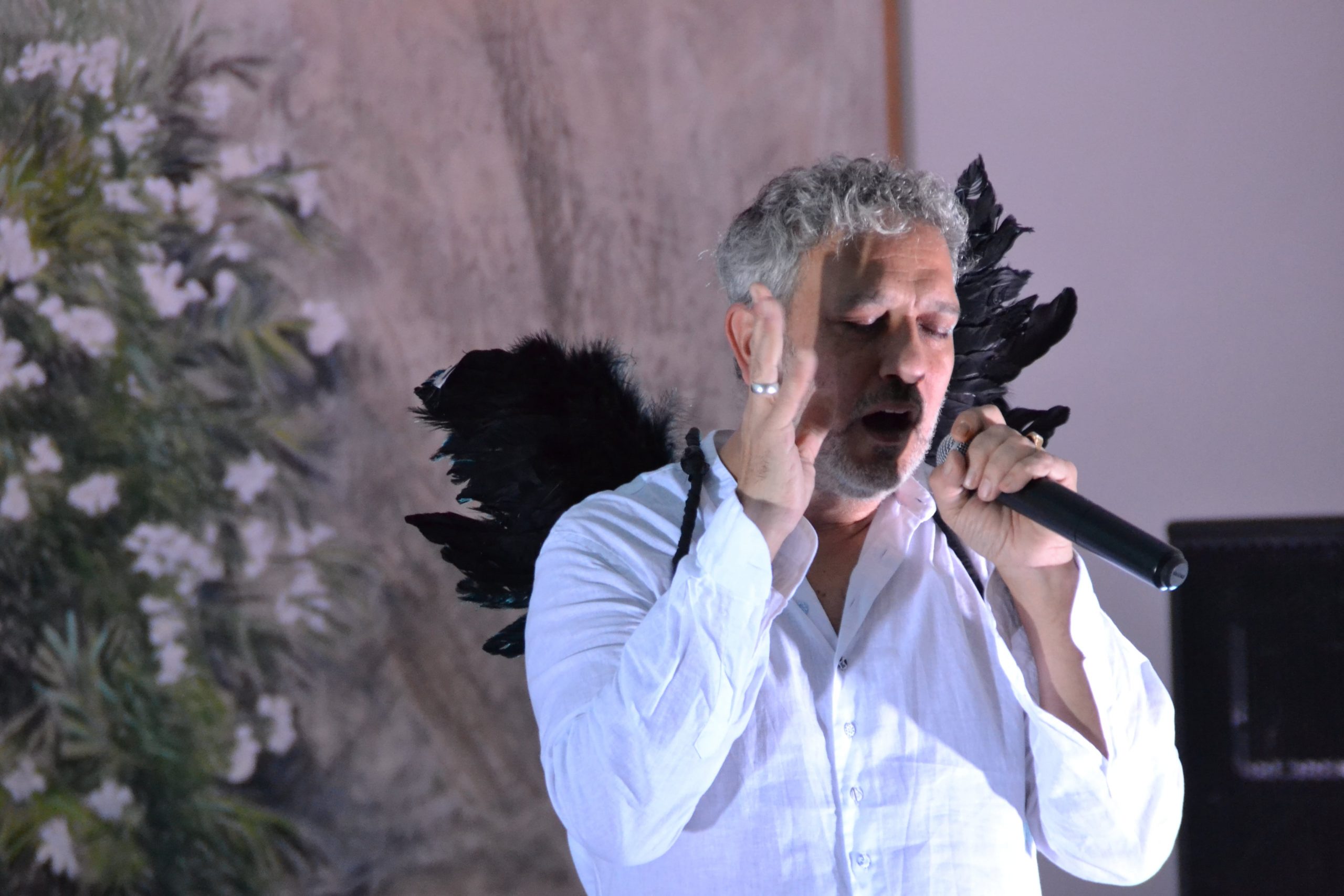 Vezzani performs a piece from the TSN album at the GAMC in Viareggio